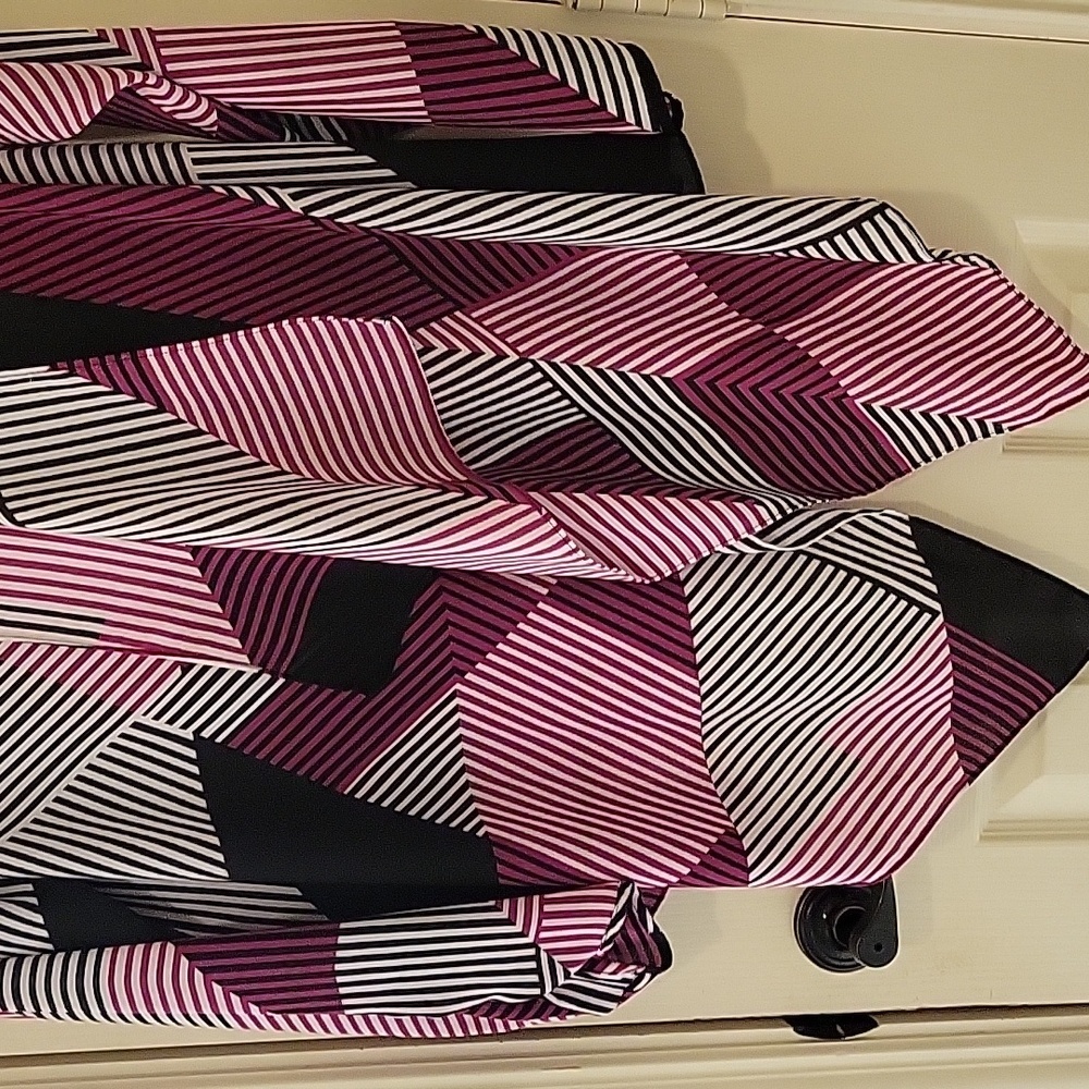 Geometric Patterned Women's Blouse - image 5